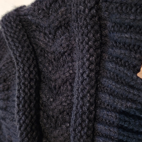 Black knit winter beanie with top ponytail hole. - Picture 3 of 4